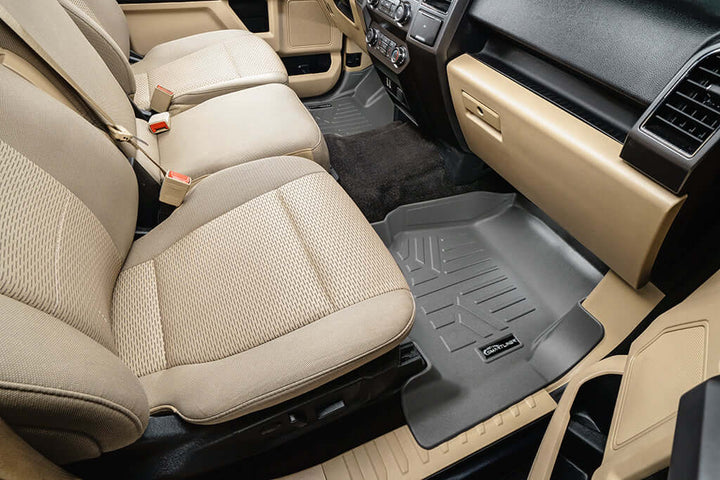 Tapetes SMARTLINER a medida para la segunda fila de asientos tipo banca de la Ford F-150 Lightning (modelos 2022-2025) sin compartimento de almacenamiento bajo el asiento.