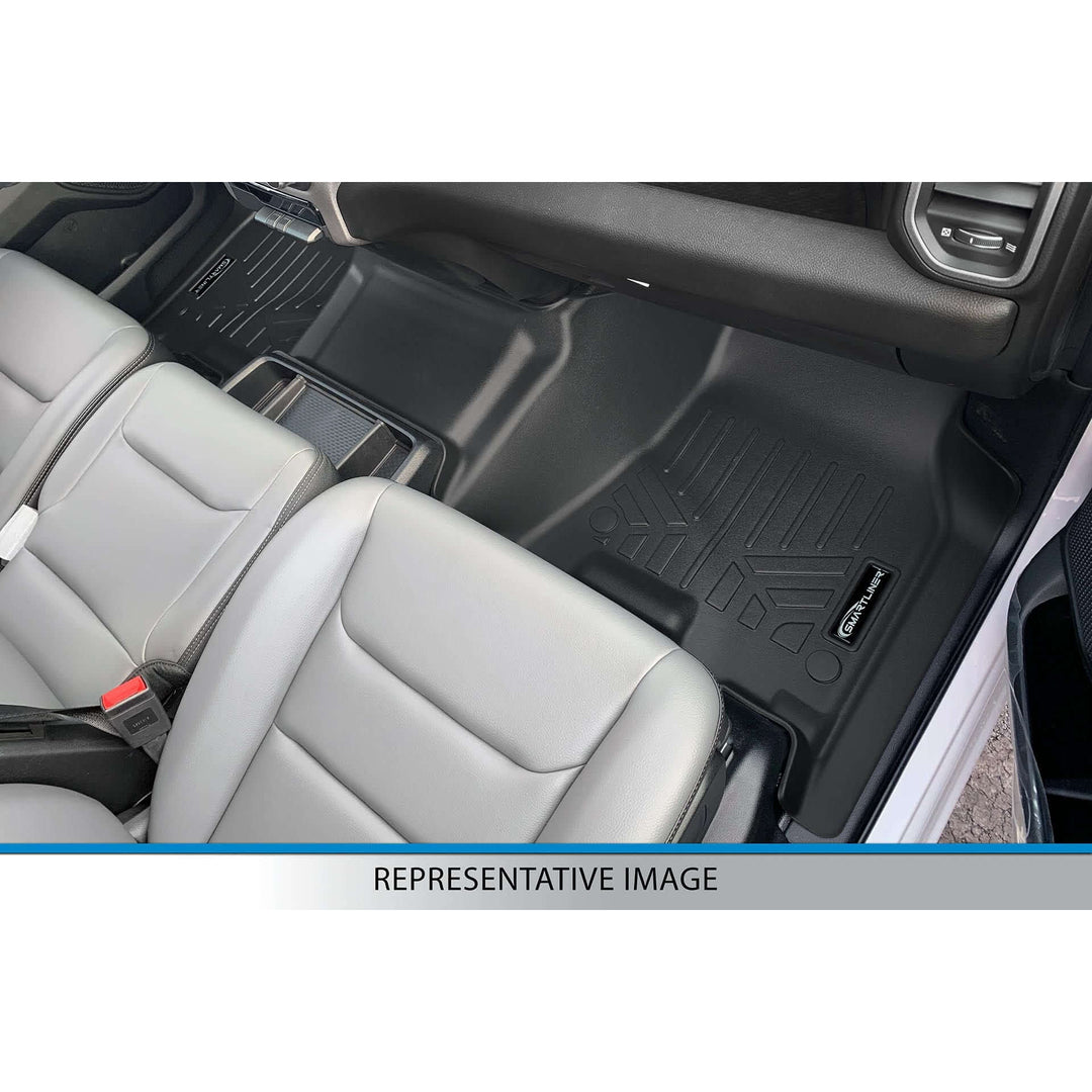 Tapetes SMARTLINER a medida para Ford F-150 de cabina regular (2015-2025), sin palanca de cambios 4x4, piso de vinilo con asiento tipo banca en la primera fila y cobertura sobre el túnel de transmisión.