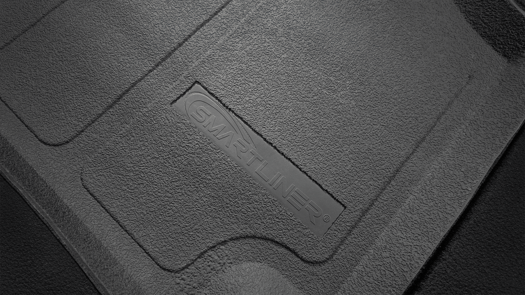 Tapetes SmartCoverage™ a medida para Ford F-150 SuperCrew Cab 2015-2025 con asiento corrido en la primera fila y sin almacenamiento debajo del asiento en la segunda fila.